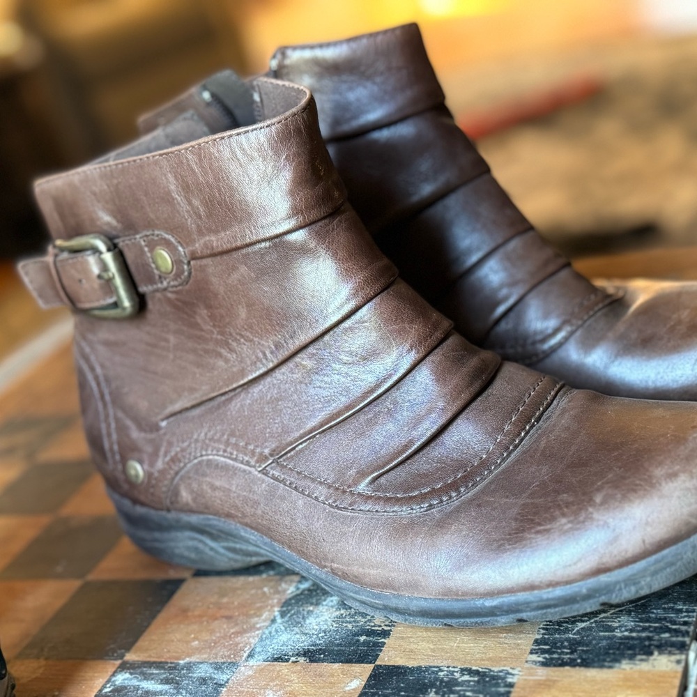 Clark’s Christine club riches man made leather boots